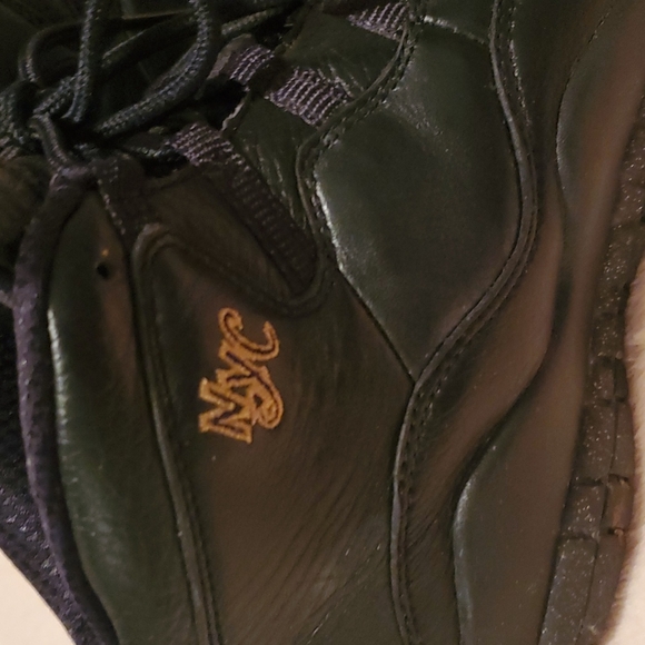 Jordan 10s NYC - Picture 4 of 9